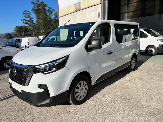 NISSAN-NV300 COMBI 9 PLAZAS 