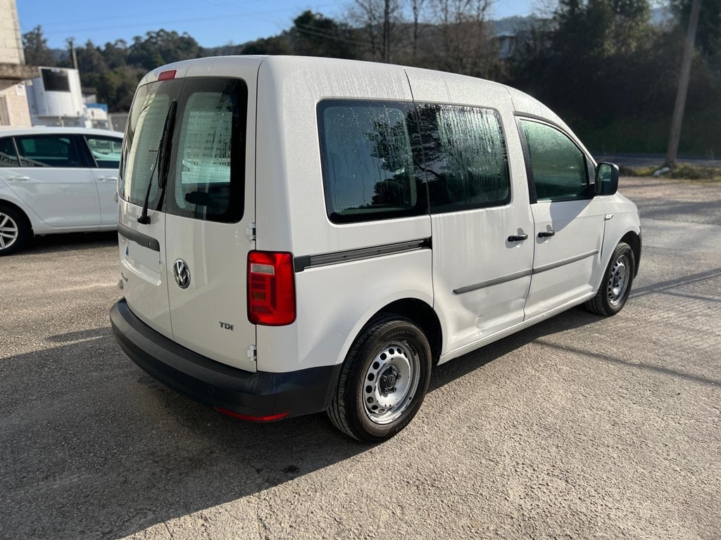 Foto 4 VW-CADDY COMBI 5 PLAZAS